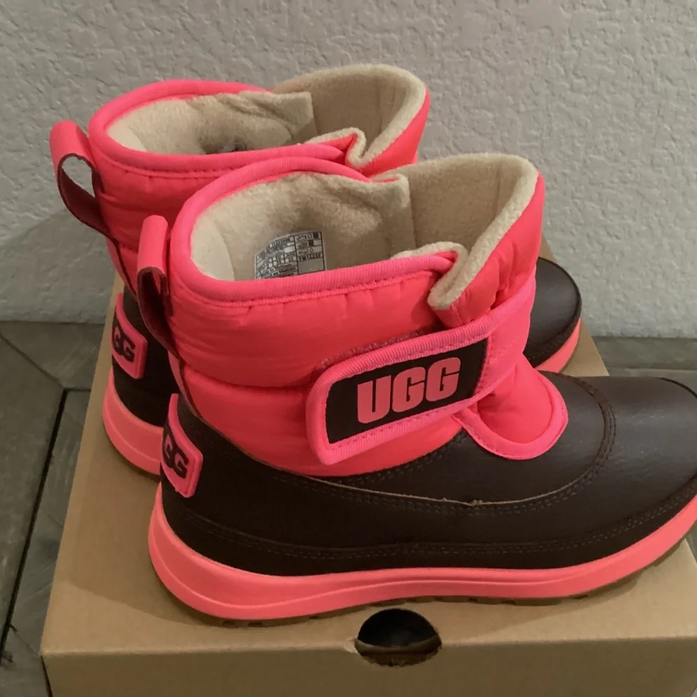 UGG® Kids' Taney Water Repellent Fleece & Genuine Shearling Lined Boot, size 3